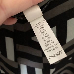LuLaRoe Pants - LuLaRoe Black & Gray Print Leggings Size OS LuLaRoe Pants - LuLaRoe Black & Gray Print Leggings Size OS